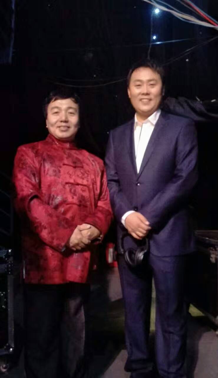 敖特与著名青年才艺歌手、好朋友刘大成先生