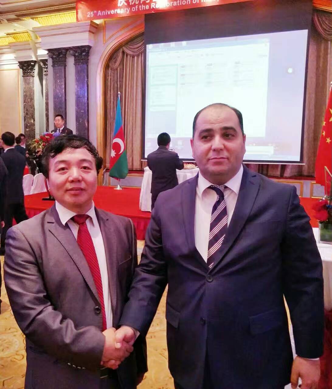 敖特与土库曼克斯坦共和国驻华公使帕巴罗耶夫先生
